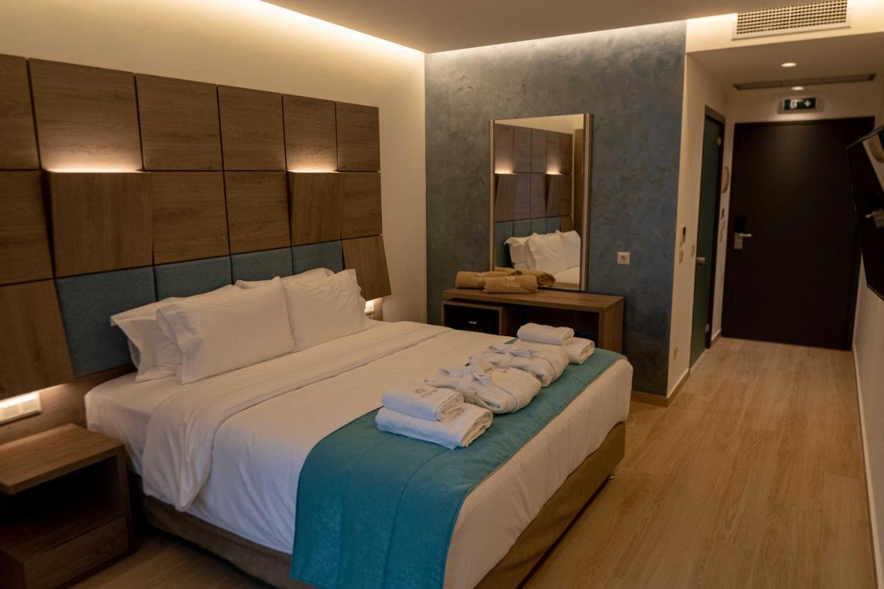 Mirror Hotel Polychrono Ngoại thất bức ảnh